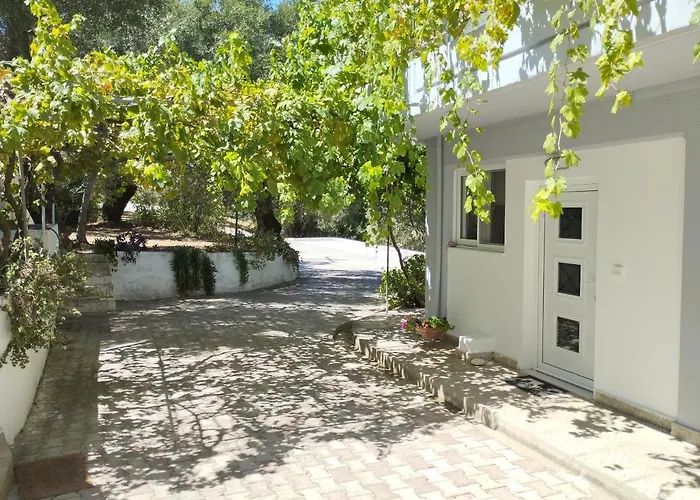 Alexander Apartment *